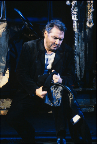 Vladimir Atlantov (Canio), Pagliacci, Ruggero Leoncavallo. San Francisco Opera, 1990-91. Photographer: Larry Merkle/San Francisco Opera.