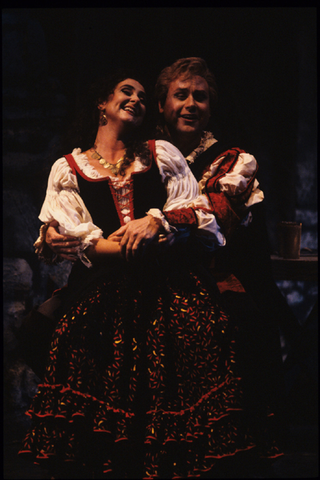 Claire Powell (Maddalena) Richard Leech (The Duke of Mantua), Rigoletto, Giuseppe Verdi. San Francisco Opera, 1990-91. Photographer: Marty Sohl/San Francisco Opera.