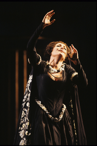 Frederica von Stade (Penelope), Il Ritorno d'Ulisse in Patria, Claudio Monteverdi. San Francisco Opera, 1990-91. Photographer: Larry Merkle/San Francisco Opera.