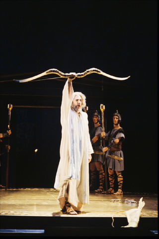 Thomas Hampson (Ulysses), Supernumeraries, Il Ritorno d'Ulisse in Patria, Claudio Monteverdi. San Francisco Opera, 1990-91. Photographer: Larry Merkle/San Francisco Opera.