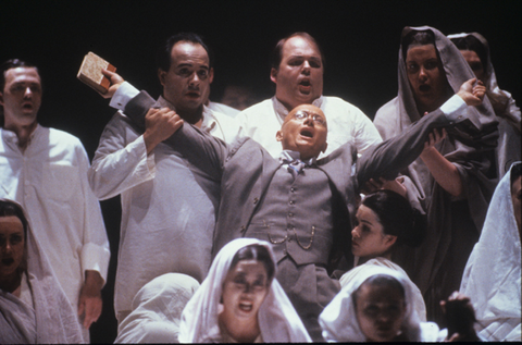 Douglas Perry (Gandhi), Chorus, Satyagraha, Philip Glass. San Francisco Opera, 1989-90. Photographer: Ron Scherl/San Francisco Opera.