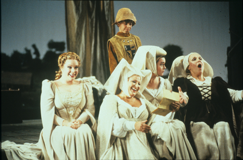 Jonathan Kaplan (Robin), Ruth Ann Swenson (Nannetta), Pilar Lorengar (Alice Ford), Kathryn Cowdrick (Meg Page), Marilyn Horne (Mistress Quickly), Falstaff, Giuseppe Verdi. San Francisco Opera, 1989-90. Photographer: Ron Scherl/San Francisco Opera.