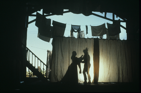 Ruth Ann Swenson (Nannetta), John David De Haan (Fenton), Falstaff, Giuseppe Verdi. San Francisco Opera, 1989-90. Photographer: Ron Scherl/San Francisco Opera.