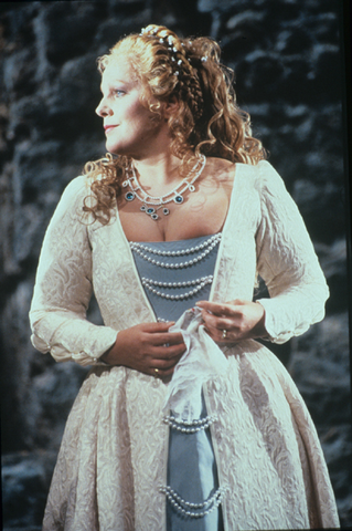 Katia Ricciarelli (Desdemona), Otello, Giuseppe Verdi. San Francisco Opera, 1989-90. Photographer: Ron Scherl/San Francisco Opera.