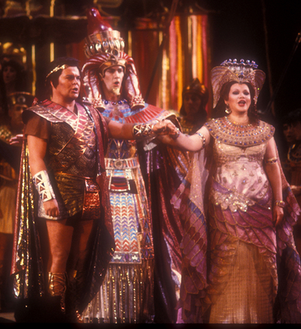 Vladimir Popov (Radames), David Pittsinger (The King of Egypt), Dolora Zajick (Amneris), Aida, Giuseppe Verdi. San Francisco Opera, 1989-90. Photographer: Robert Cahen/San Francisco Opera.