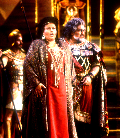 Sharon Sweet (Aida), Timothy Noble (Amonasro), Aida, Giuseppe Verdi. San Francisco Opera, 1989-90. Photographer: Robert Cahen/San Francisco Opera.