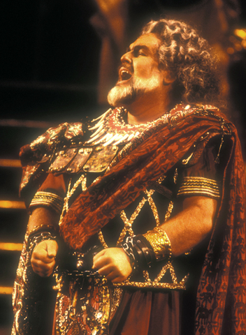 Timothy Noble (Amonasro), Aida, Giuseppe Verdi. San Francisco Opera, 1989-90. Photographer: Robert Cahen/San Francisco Opera.