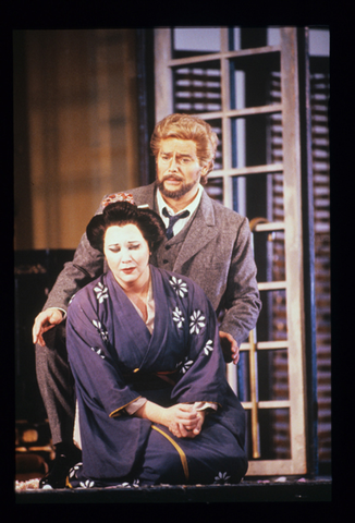 Gaétan Laperrière (Sharpless), Robynne Redmon (Suzuki), Madama Butterfly, Giacomo Puccini. San Francisco Opera, 1989-90. Photographer: Ron Scherl/San Francisco Opera.