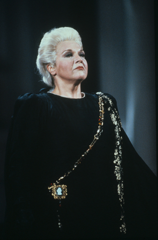 Marilyn Horne (Orlando), Orlando Furioso, Antonio Vivaldi. San Francisco Opera, 1989-90. Photographer: Ron Scherl/San Francisco Opera.