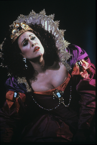 Kathleen Kuhlmann (Alcina), Orlando Furioso, Antonio Vivaldi. San Francisco Opera, 1989-90. Photographer: Ron Scherl/San Francisco Opera.