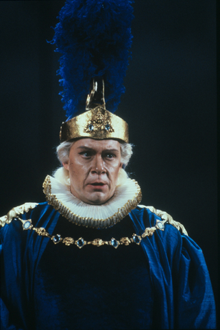 Kevin Langan (Astolfo), Orlando Furioso, Antonio Vivaldi. San Francisco Opera, 1989-90. Photographer: Ron Scherl/San Francisco Opera.