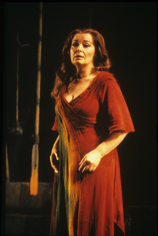 Gwyneth Jones (Barak's Wife), Die Frau ohne Schatten, Richard Strauss. San Francisco Opera, 1989-90. Photographer: Ron Scherl/San Francisco Opera.