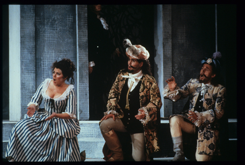 Gianna Rolandi (Despina), Stephen Dickson (Guglielmo), Dénes Gulyás (Ferrando), Così fan tutte, Wolfgang Amadeus Mozart. San Francisco Opera, 1988-89. Photographer: Ron Scherl/San Francisco Opera.