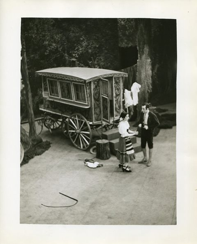 Pagliacci, Ruggero Leoncavallo. San Francisco Opera, 1936. Photographer: Lawrence B. Morton/San Francisco Opera.