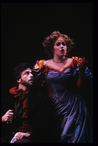 Gino Quilico (Marcello), Sandra Pacetti (Musetta), La Bohème, Giacomo Puccini. San Francisco Opera, 1988-89. Photographer: Ron Scherl/San Francisco Opera.