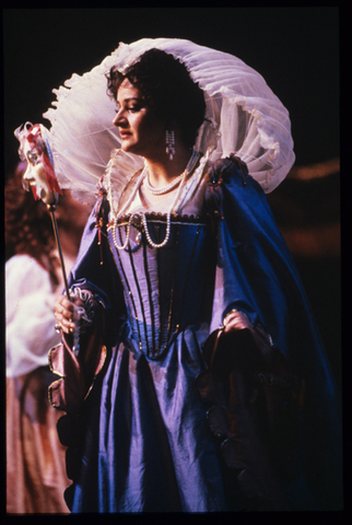 Cleopatra Ciurca (Laura Adorno), La Gioconda, Amilcare Ponchielli. San Francisco Opera, 1988-89. Photographer: Ron Scherl/San Francisco Opera.