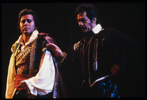 Vyacheslav Polozov (Enzo), Cornelis Opthof (Barnaba), La Gioconda, Amilcare Ponchielli. San Francisco Opera, 1988-89. Photographer: Ron Scherl/San Francisco Opera.