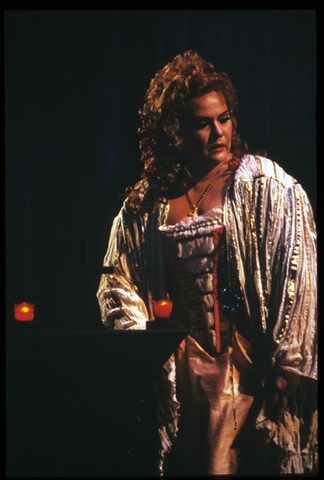 Eva Marton (La Gioconda), La Gioconda, Amilcare Ponchielli. San Francisco Opera, 1988-89. Photographer: Ron Scherl/San Francisco Opera.