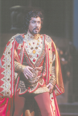 Brian Asawa (Athamas), Semele, George Frideric Handel. San Francisco Opera, 2000-01. Photographer: Ken Friedman/San Francisco Opera.