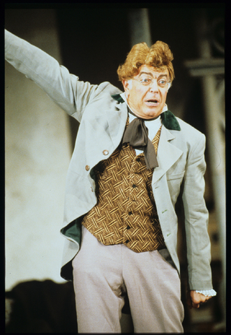 Renato Capecchi (Doctor Bartolo), Il Barbiere di Siviglia, Gioachino Rossini. San Francisco Opera, 1987-88. Photographer: Ron Scherl/San Francisco Opera.