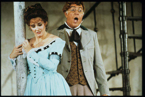 Susanne Mentzer (Rosina), Renato Capecchi (Doctor Bartolo), Il Barbiere di Siviglia, Gioachino Rossini. San Francisco Opera, 1987-88. Photographer: Ron Scherl/San Francisco Opera.