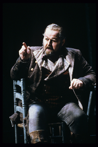 Paul Plishka (Rocco), Fidelio, Ludwig van Beethoven. San Francisco Opera, 1987-88. Photographer: Ron Scherl/San Francisco Opera.