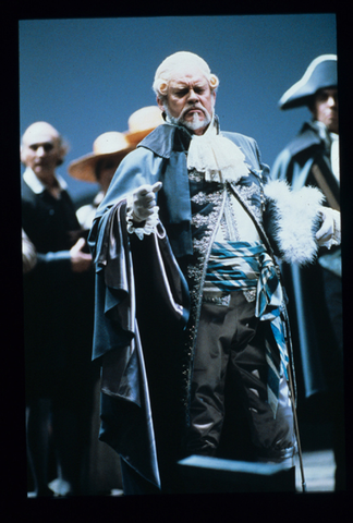 Thomas Stewart (Don Fernando), Chorus, Fidelio, Ludwig van Beethoven. San Francisco Opera, 1987-88. Photographer: Ron Scherl/San Francisco Opera.