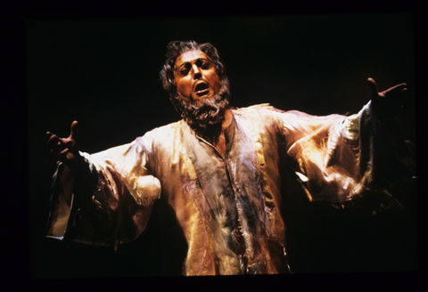 Piero Cappuccilli (Nabucco), Nabucco, Giuseppe Verdi. San Francisco Opera, 1987-88. Photographer: Ron Scherl/San Francisco Opera.