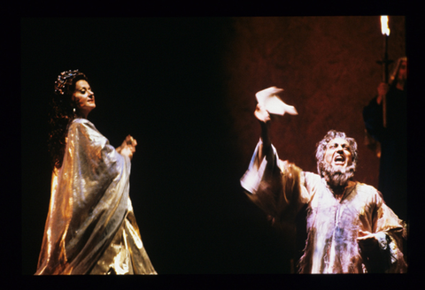 Mara Zampieri (Abigaille), Piero Cappuccilli (Nabucco), Nabucco, Giuseppe Verdi. San Francisco Opera, 1987-88. Photographer: Ron Scherl/San Francisco Opera.