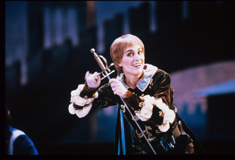 Madelyn Renée (Stephano), Roméo et Juliette, Charles Gounod. San Francisco Opera, 1987-88. Photographer: Ron Scherl/San Francisco Opera.