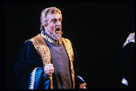 Joseph Rouleau (Capulet), Roméo et Juliette, Charles Gounod. San Francisco Opera, 1987-88. Photographer: Ron Scherl/San Francisco Opera.