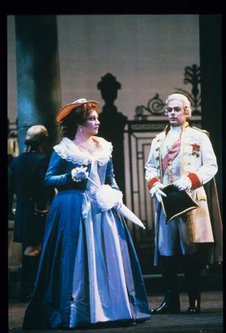 Stefka Evstatieva (Lisa), J. Patrick Raftery (Yeletsky), Pikovaya Dama, Peter Ilyich Tchaikovsky. San Francisco Opera, 1987-88. Photographer: Ron Scherl/San Francisco Opera.