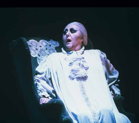 Régine Crespin (The Countess), Pikovaya Dama, Peter Ilyich Tchaikovsky. San Francisco Opera, 1987-88. Photographer: Ron Scherl/San Francisco Opera.