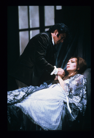 Francisco Araiza (Alfredo), Nelly Miricioiu (Violetta), La Traviata, Giuseppe Verdi. San Francisco Opera, 1987-88. Photographer: Ron Scherl/San Francisco Opera.