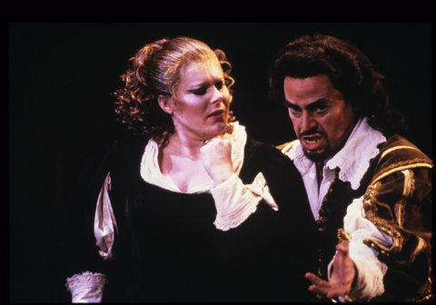 Gianna Rolandi (Lucia), Pablo Elvira (Enrico), Lucia di Lammermoor, Gaetano Donizetti. San Francisco Opera, 1985-86. Photographer: Ron Scherl/San Francisco Opera.