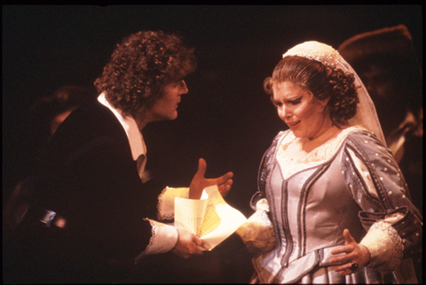 Barry McCauley (Edgardo), Gianna Rolandi (Lucia), Lucia di Lammermoor, Gaetano Donizetti. San Francisco Opera, 1985-86. Photographer: Ron Scherl/San Francisco Opera.