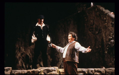 Piero Cappuccilli (Alfio), Ermanno Mauro (Turiddu), Cavalleria Rusticana, Pietro Mascagni. San Francisco Opera, 1985-86. Photographer: Ron Scherl/San Francisco Opera.