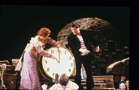 Diana Soviero (Nedda), Ermanno Mauro (Canio), Pagliacci, Ruggero Leoncavallo. San Francisco Opera, 1985-86. Photographer: C. Csavossy/San Francisco Opera.