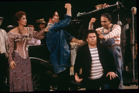 Diana Soviero (Nedda), David Gordon (Beppe), Ermanno Mauro (Canio), Piero Cappuccilli (Tonio), Pagliacci, Ruggero Leoncavallo. San Francisco Opera, 1985-86. Photographer: C. Csavossy/San Francisco Opera.