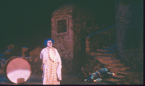 Piero Cappuccilli (Tonio), Pagliacci, Ruggero Leoncavallo. San Francisco Opera, 1985-86. Photographer: C. Csavossy/San Francisco Opera.