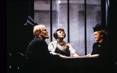 Monte Pederson (Mr. Gobineau), Régine Crespin (Madame Flora), Kathryn Cowdrick (Mrs. Nolan), The Medium, Gian Carlo Menotti. San Francisco Opera, 1985-86. Photographer: Ron Scherl/San Francisco Opera.