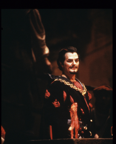 Robert Lloyd (Méphistophélès), Faust, Charles Gounod. San Francisco Opera, 1986-87. Photographer: Ron Scherl/San Francisco Opera.