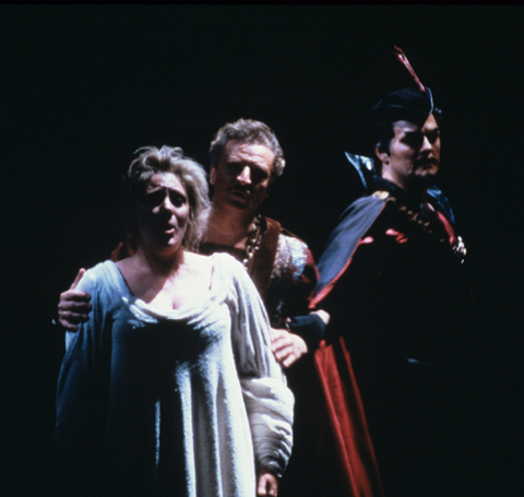 Alfredo Kraus (Faust), Mary Jane Johnson (Marguerite), Robert Lloyd (Méphistophélès), Faust, Charles Gounod. San Francisco Opera, 1986-87. Photographer: Ron Scherl/San Francisco Opera.