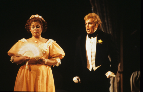 Sandra Walker (Olga), Dénes Gulyás (Lensky), Eugene Onegin, Peter Ilyich Tchaikovsky. San Francisco Opera, 1986-87. Photographer: Ron Scherl/San Francisco Opera.