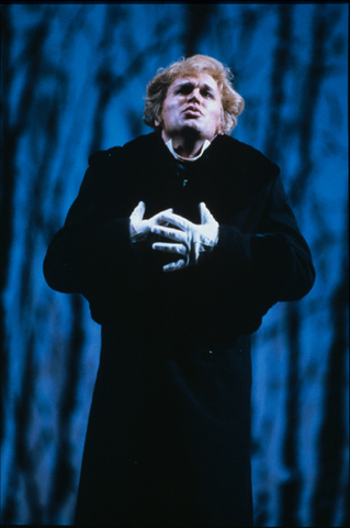 Dénes Gulyás (Lensky), Eugene Onegin, Peter Ilyich Tchaikovsky. San Francisco Opera, 1986-87. Photographer: Ron Scherl/San Francisco Opera.