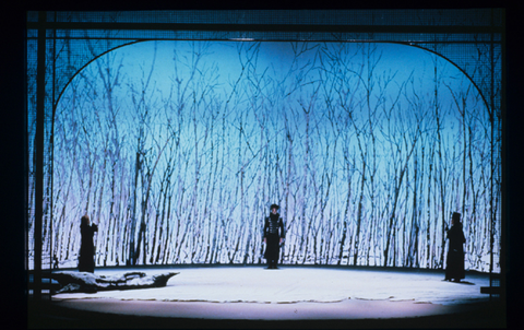 Dénes Gulyás (Lensky), Philip Skinner (Zaretsky), Thomas Allen (Eugene Onegin), Eugene Onegin, Peter Ilyich Tchaikovsky. San Francisco Opera, 1986-87. Photographer: Ron Scherl/San Francisco Opera.