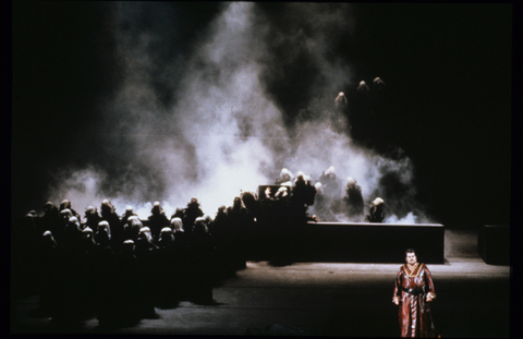 Timothy Noble (Macbeth), Chorus, Macbeth, Giuseppe Verdi. San Francisco Opera, 1986-87. Photographer: Ron Scherl/San Francisco Opera.