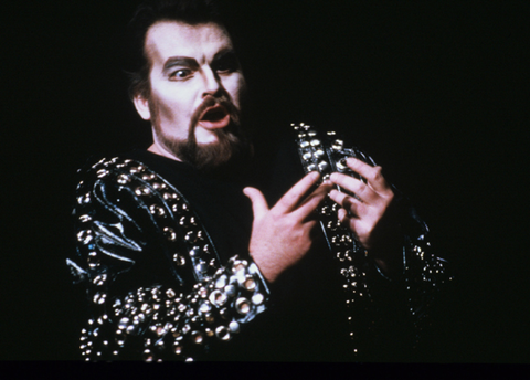 Timothy Noble (Macbeth), Macbeth, Giuseppe Verdi. San Francisco Opera, 1986-87. Photographer: Ron Scherl/San Francisco Opera.