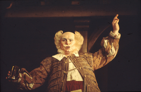 Geraint Evans (Falstaff), Falstaff, Giuseppe Verdi. San Francisco Opera, 1970. Photographer: Robert Cahen/San Francisco Opera.