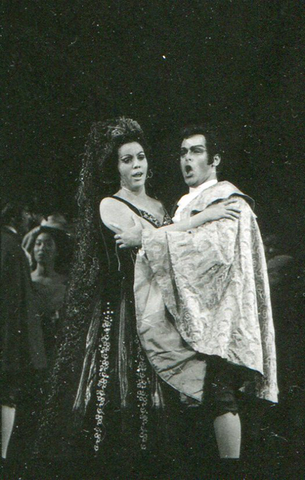 Brigitte Fassbaender (Carmen), José van Dam (Escamillo), Carmen, Georges Bizet. San Francisco Opera, 1970. Photographer: Margaret Norton/San Francisco Opera.